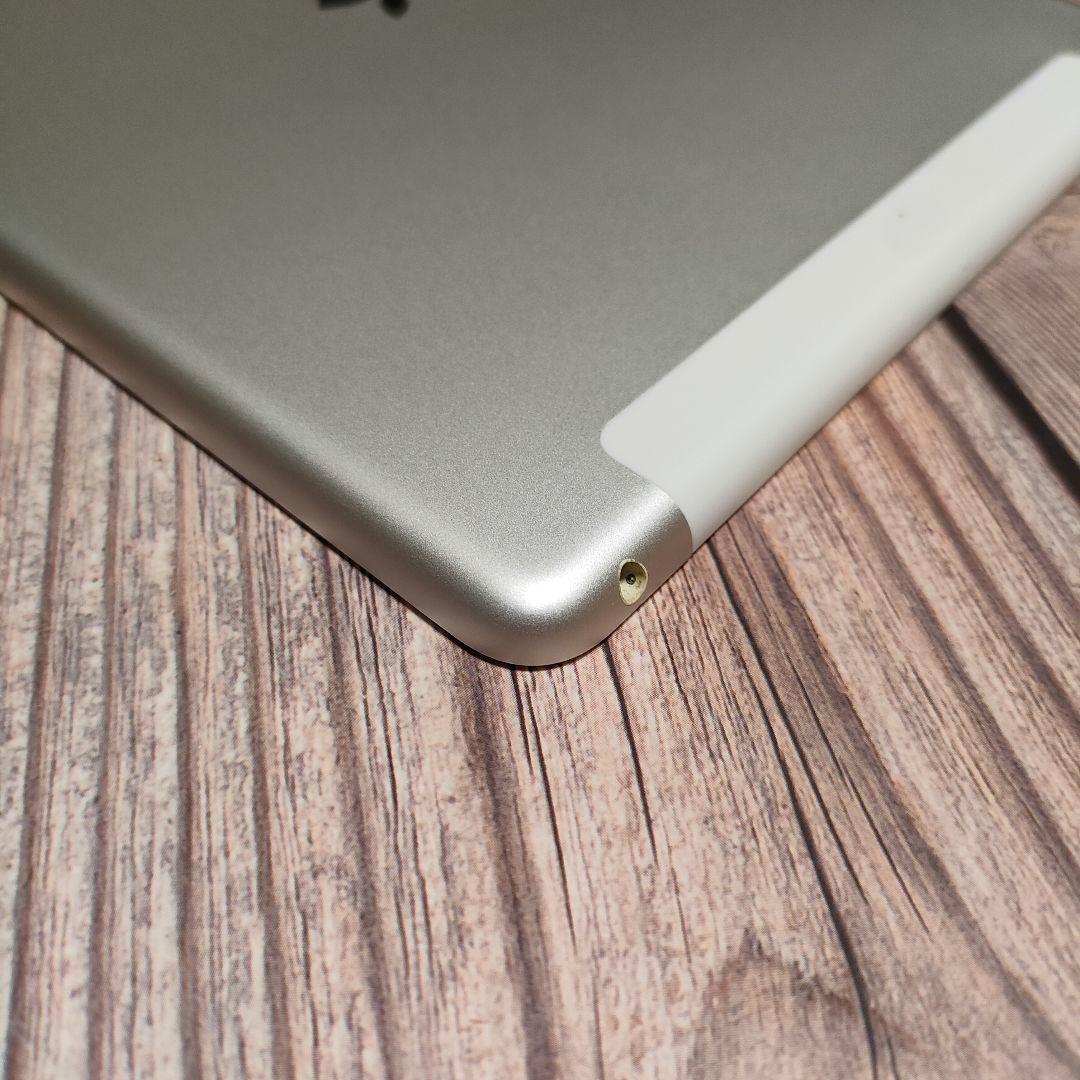 iPad 第6世代 32GB シルバー SIMフリー 美品