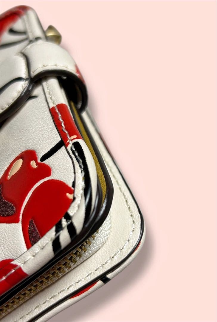 Coach チェリー柄 二つ折り財布　中古品