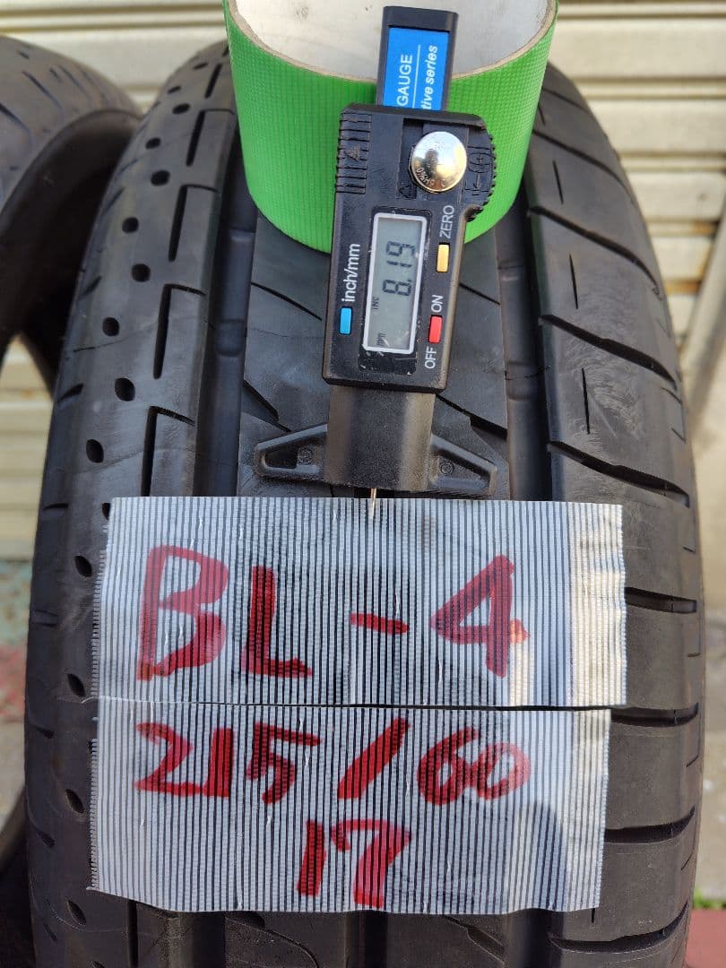 ブリジストン、LUFT.RV2 215/60R17 2023年製