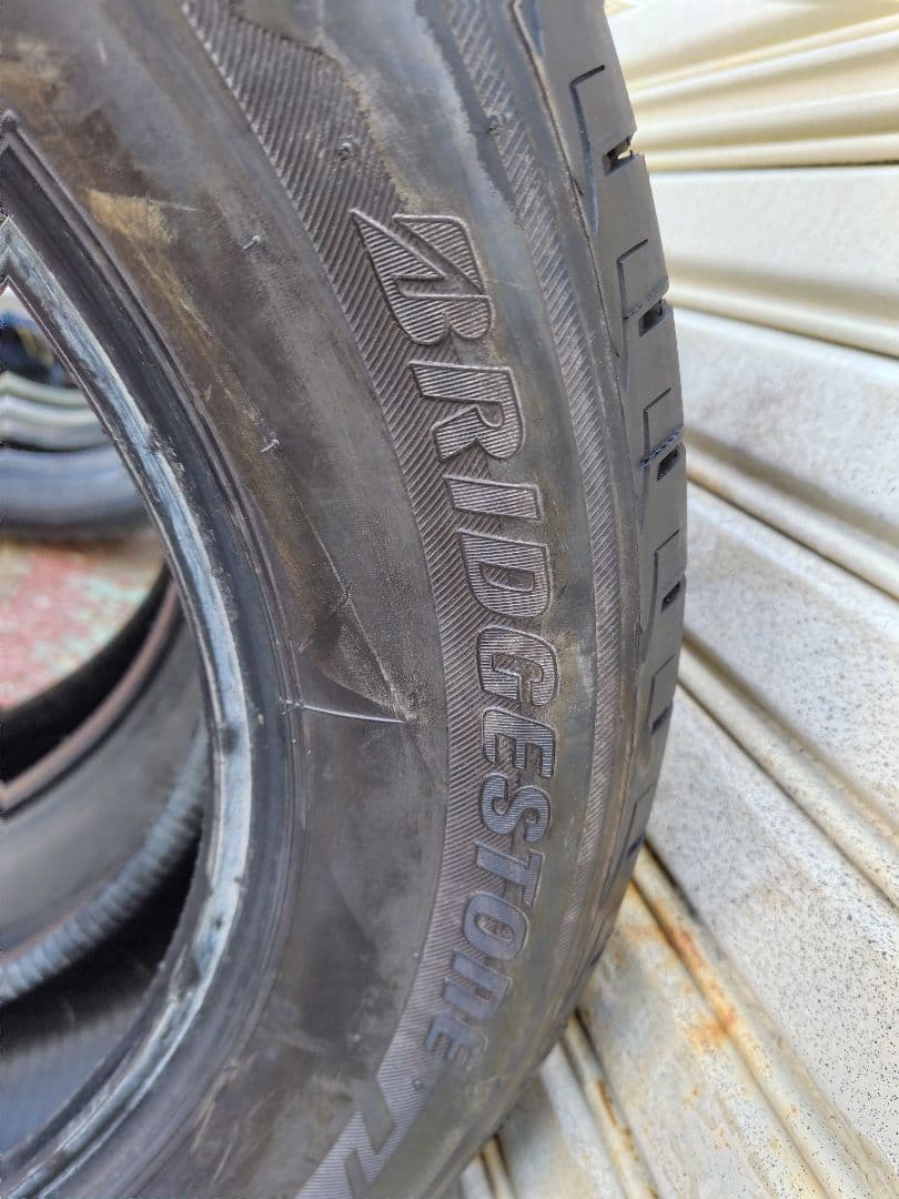 ブリジストン、LUFT.RV2 215/60R17 2023年製