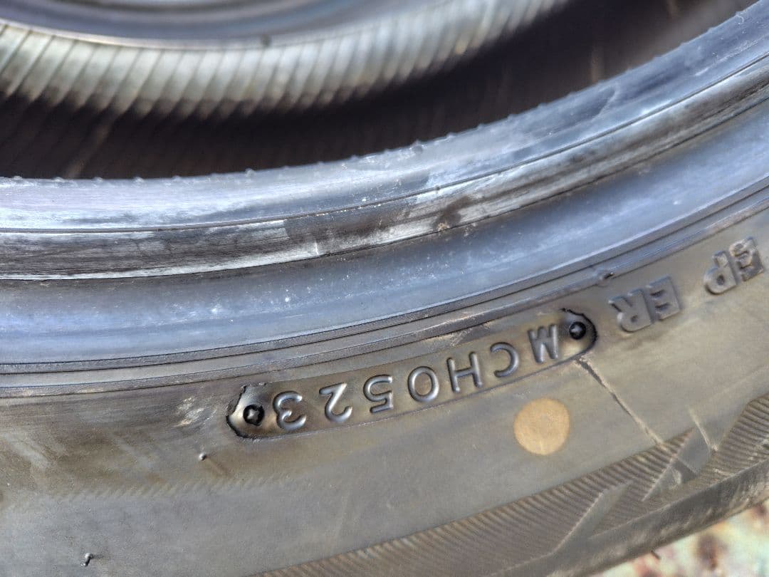 ブリジストン、LUFT.RV2 215/60R17 2023年製
