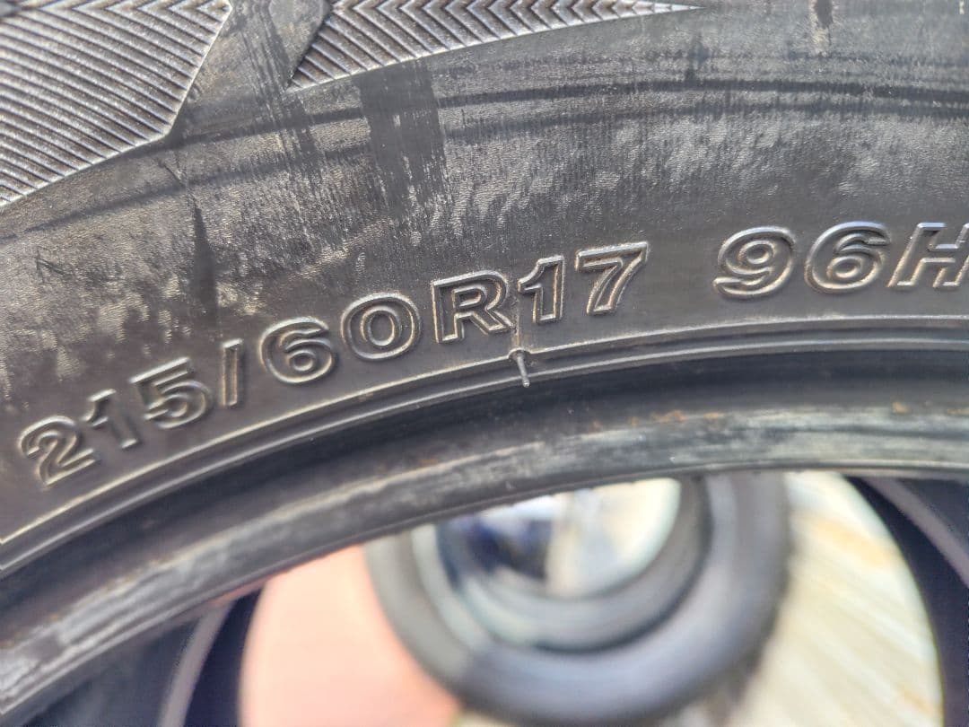 ブリジストン、LUFT.RV2 215/60R17 2023年製