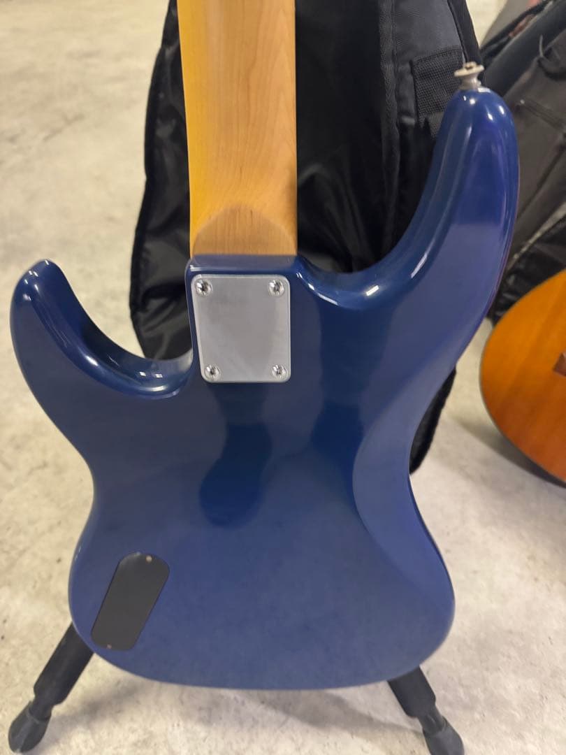 YMad Axe 4弦エレキベース 青