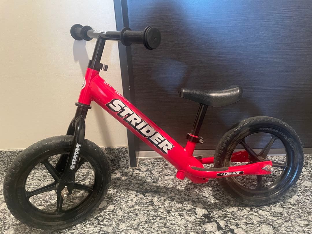 STRIDER CLASSIC バランスバイク 12インチ 赤