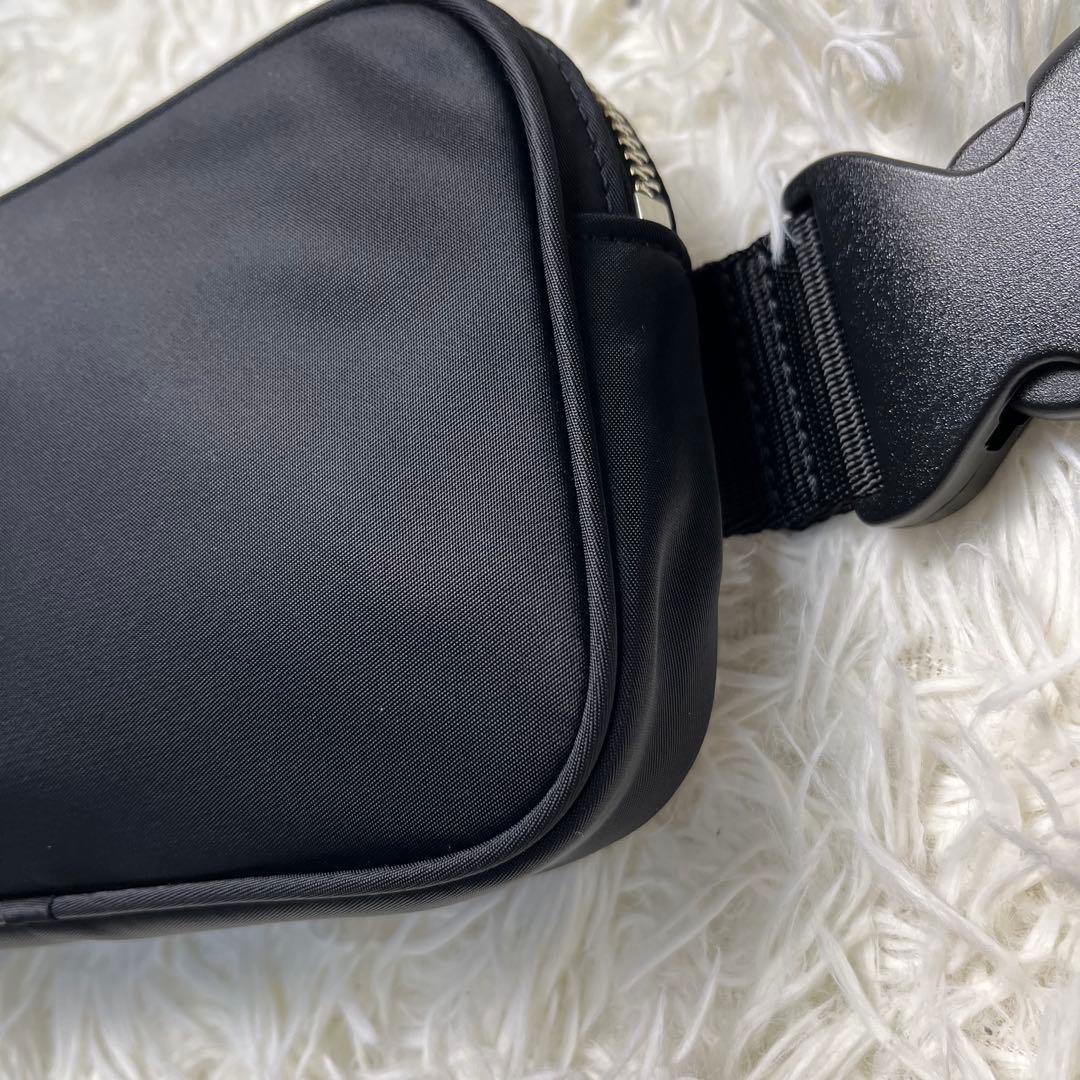【美品】Tory Burch ボディバッグ ナイロン シルバーロゴ ブラック