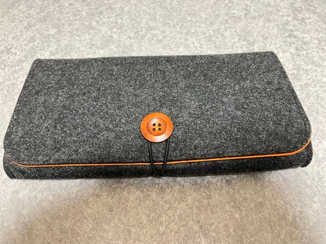 【完品】Nintendo Switch 本体+SDカード(64GB)+軽量ケース