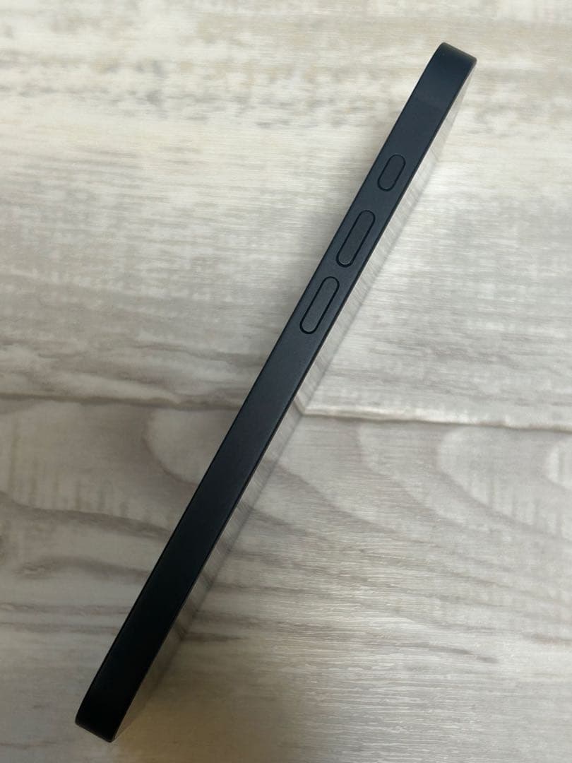 【ほぼ未使用】iPhone16e 128GB バッテリー100% 海外版