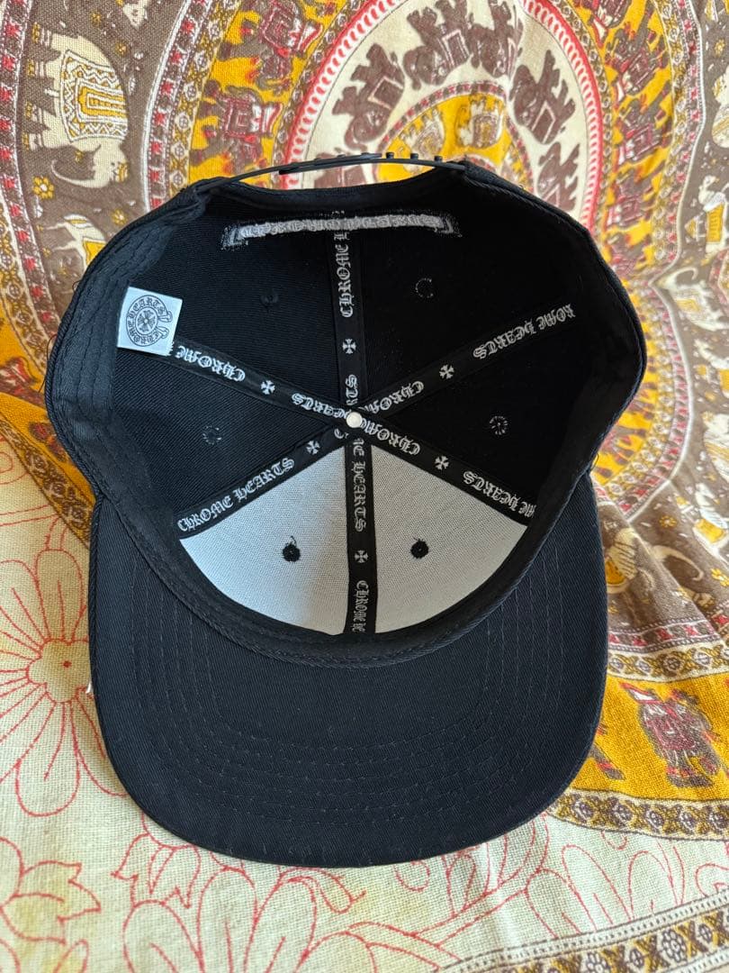 CHROME HEARTS ブラック刺繍ロゴキャップ