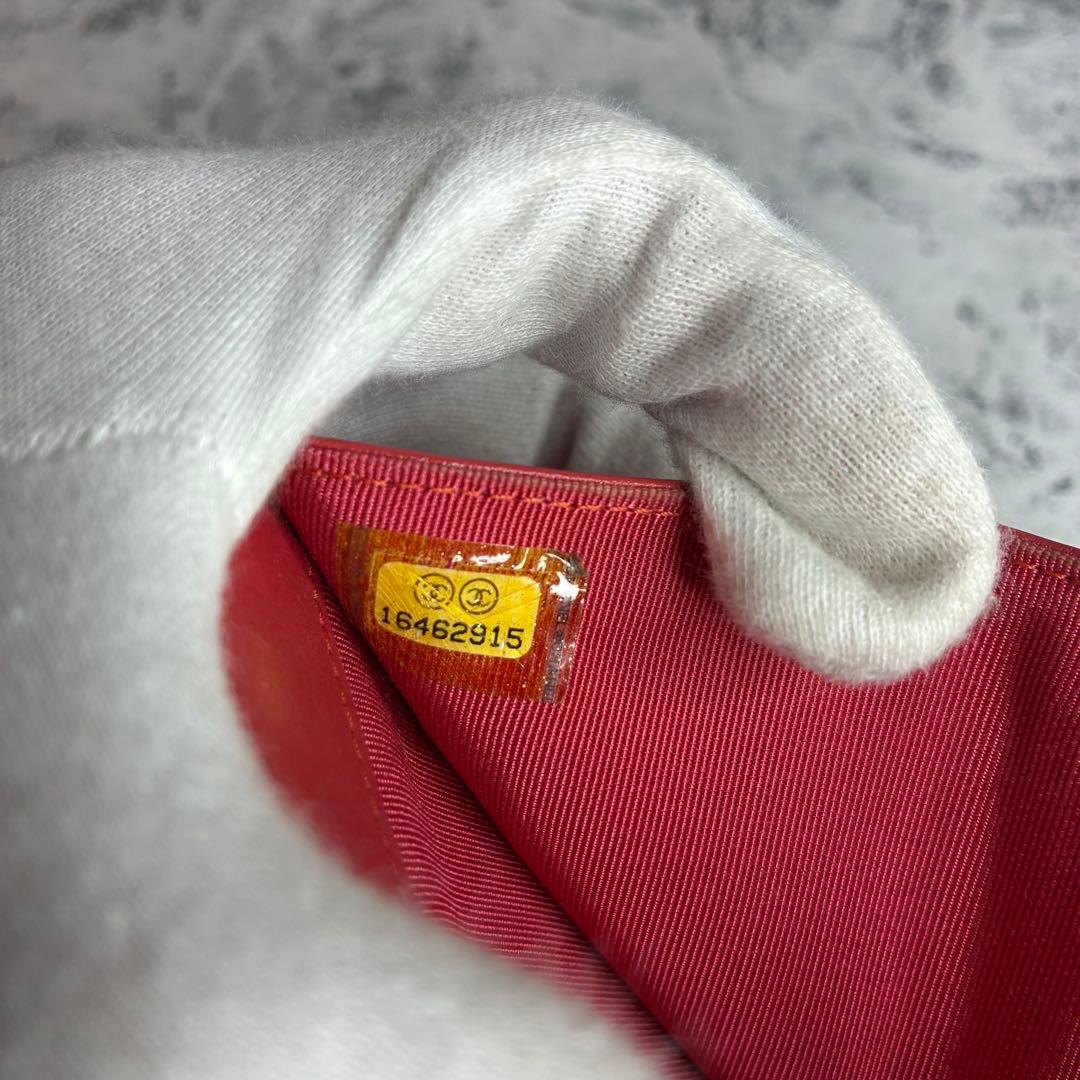 ✨CHANEL✨　シャネル　コンパクトウォレット　　折り財布　エナメル