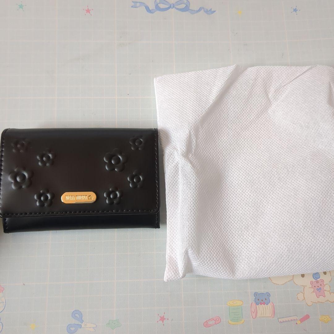 MARY QUANT デイジーエンボス　カードケース