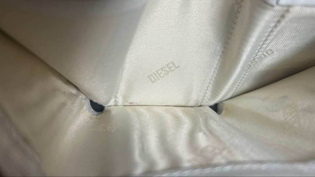 DIESELホワイト三つ折り財布
