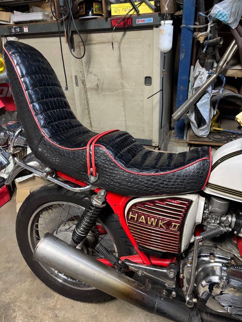 CB250t CB400t ホーク2 バブ　3段シート　 クロコダイル柄　黒