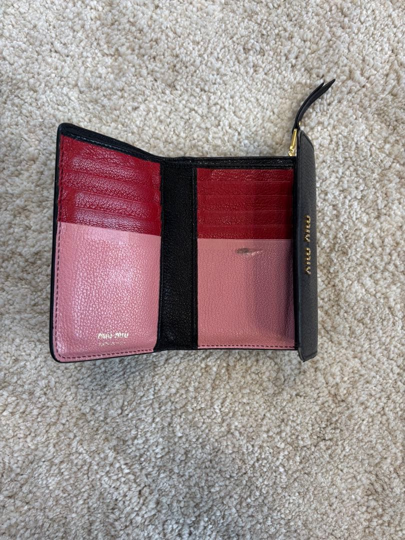 miu miu 黒 三つ折り財布