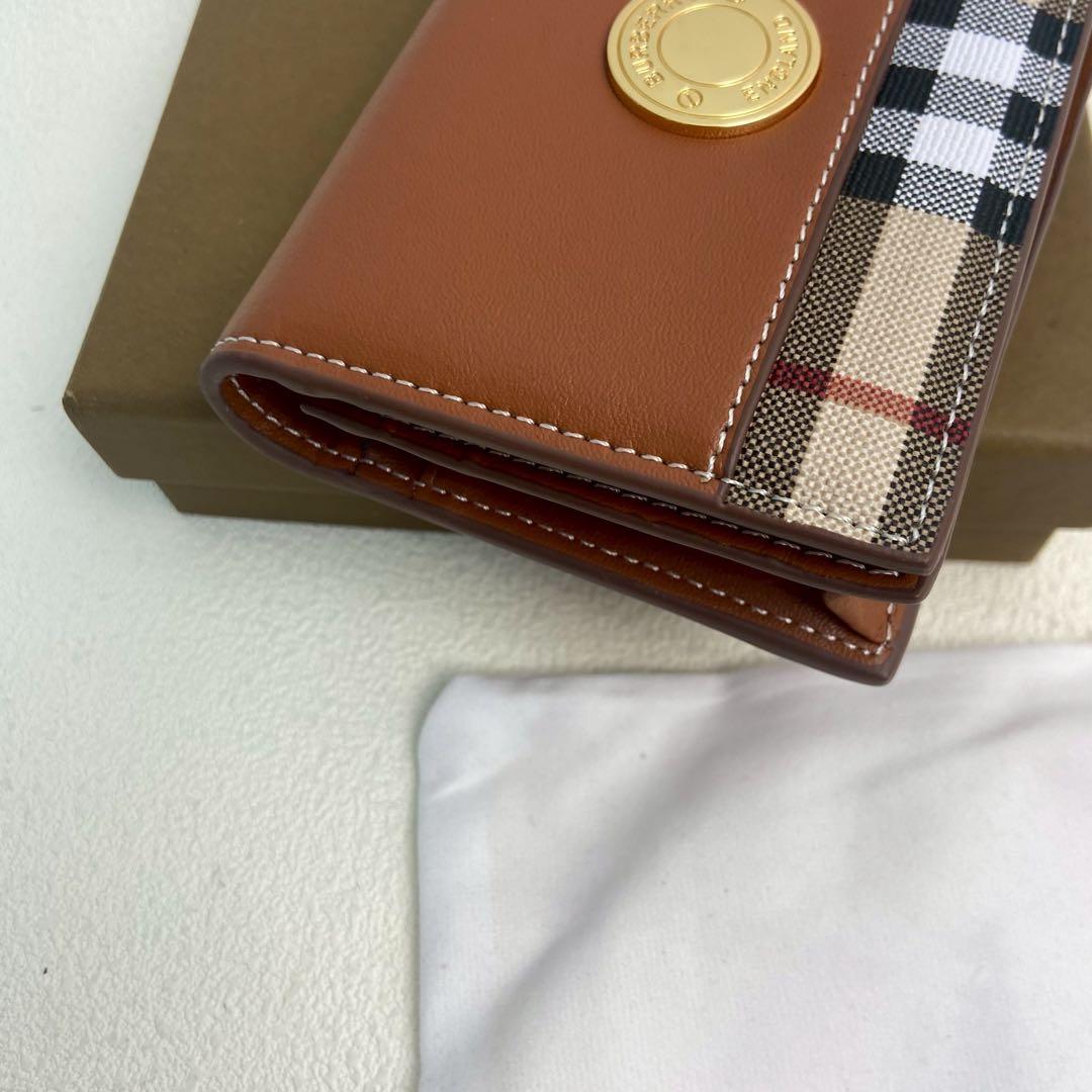 Burberry チェック柄 レザー 二つ折り財布 ブラウン 中古品