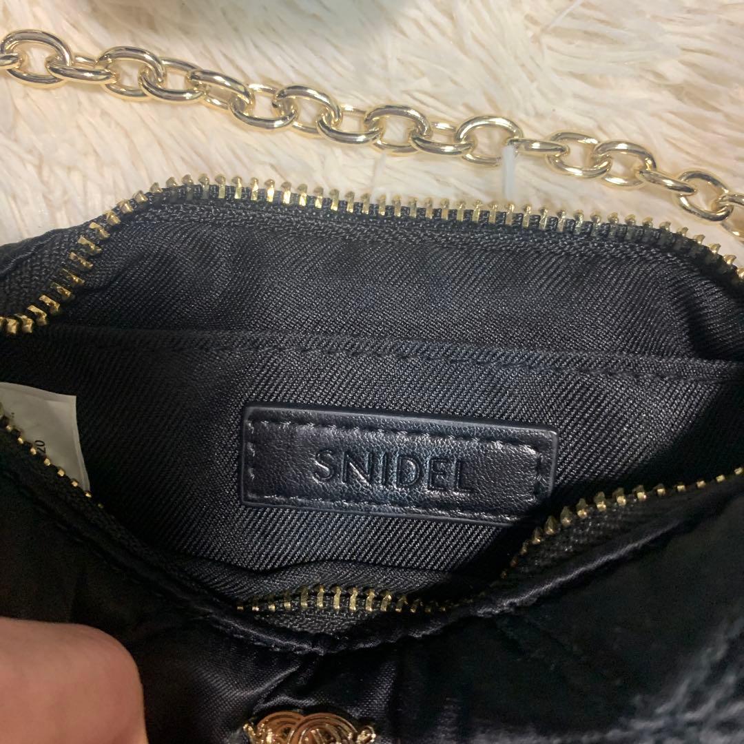 snidelボディバッグ