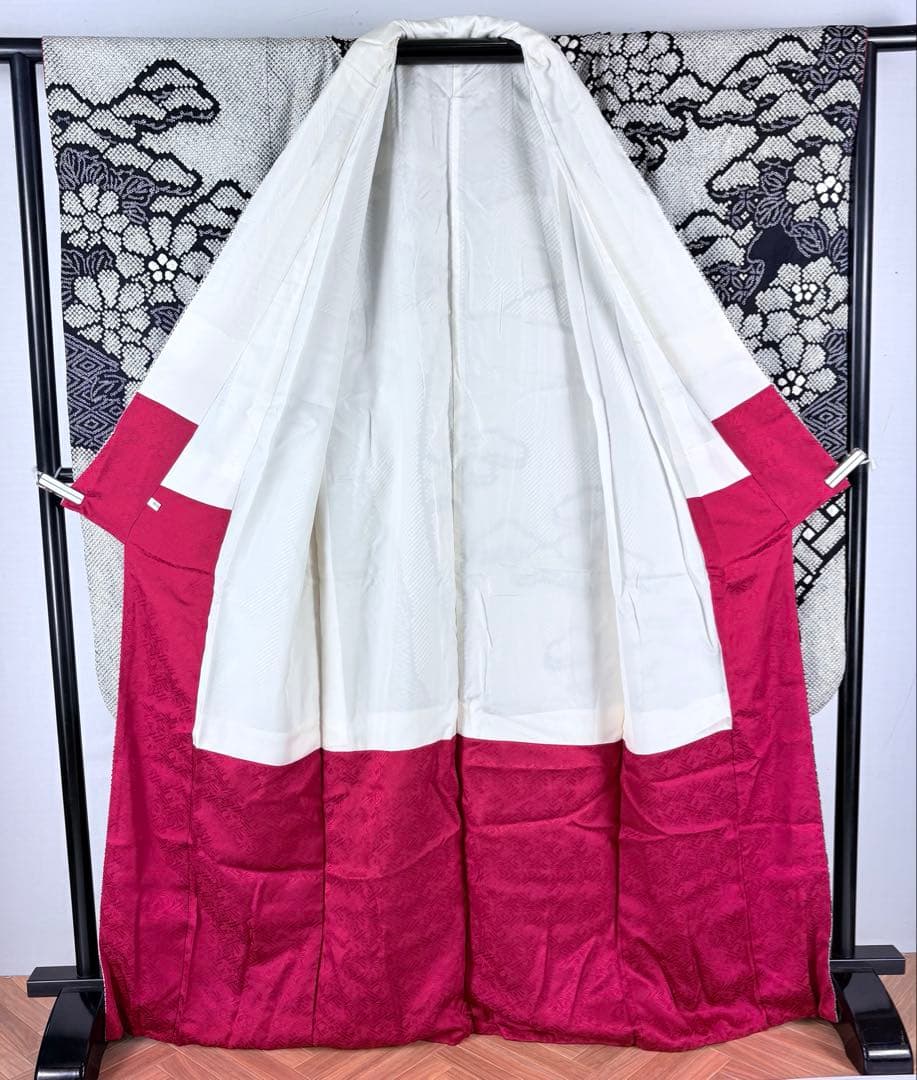 振袖 総絞り 赤黒 花松模様 上品