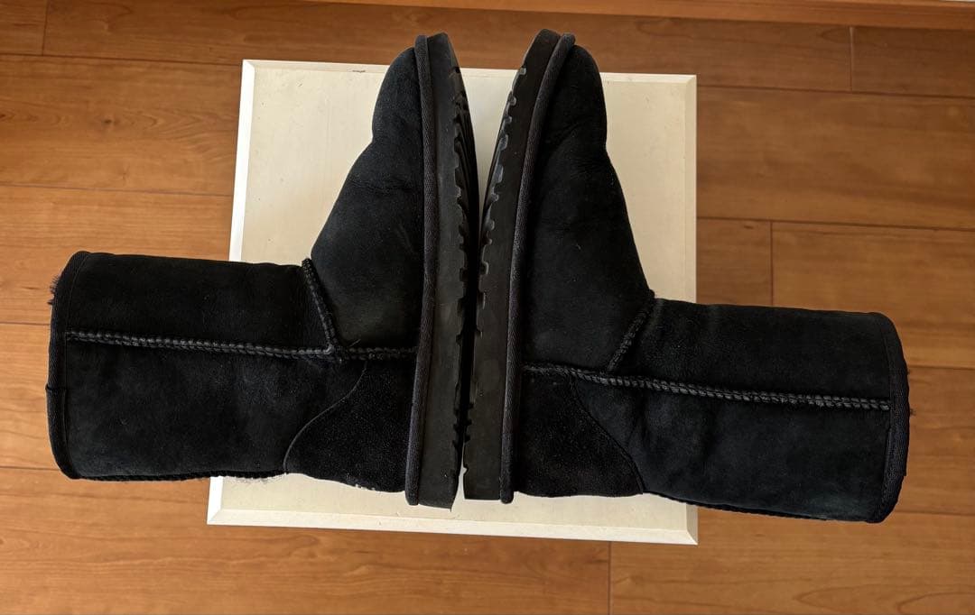 UGG ブラック ムートンブーツ 星型デコレーション付き　カスタマイズ