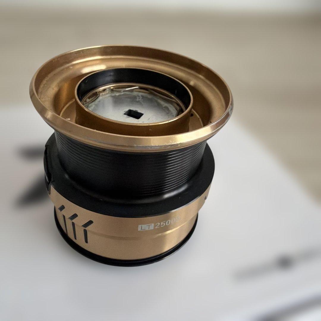 21CALDIA LT 2500S-XH スピニングリール