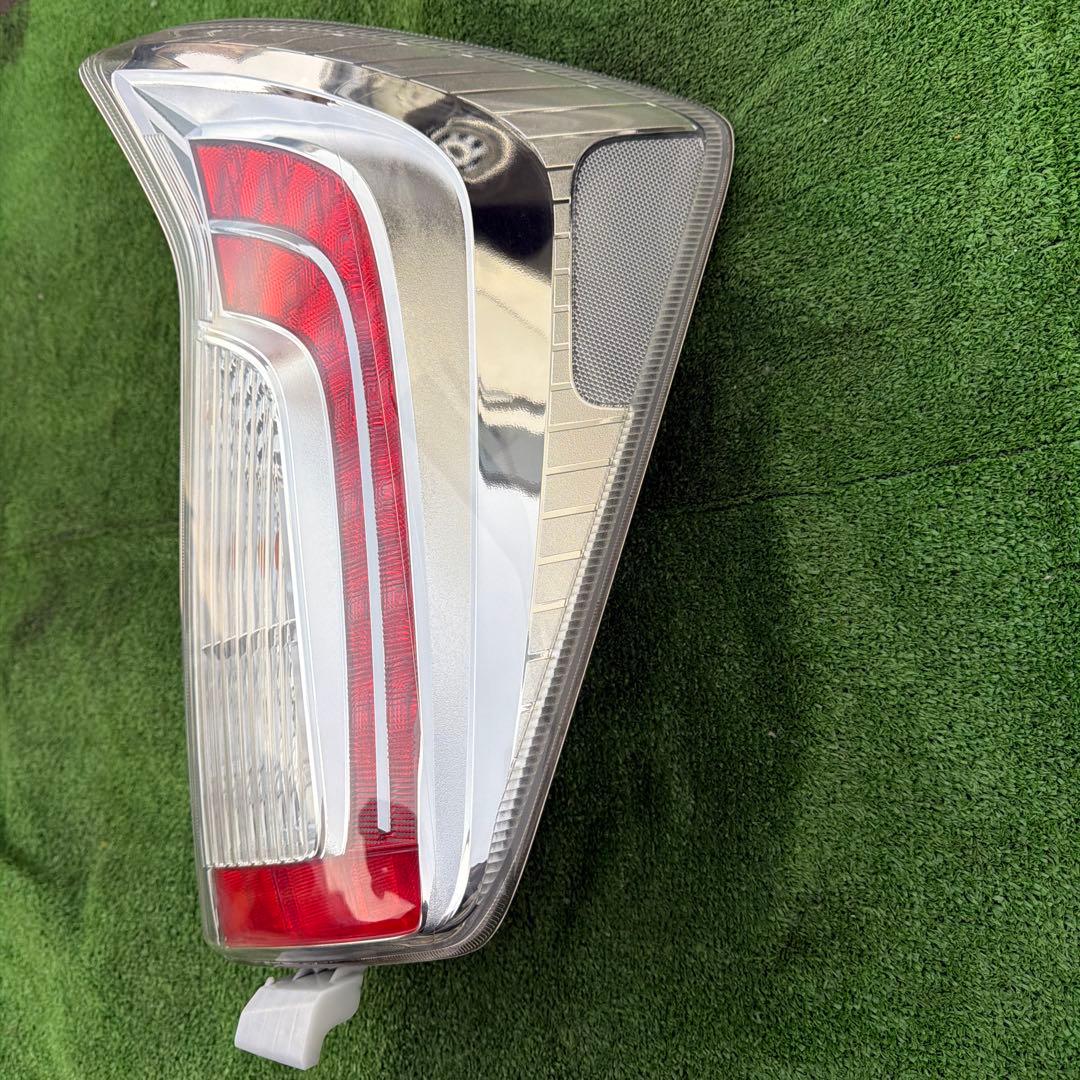 プリウス 30系LED 右テールランプ