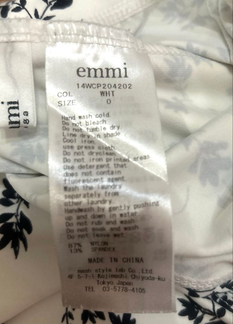 emmi エミ　フラワー柄ヨガウェア 上下S ショップバック付　バラ売不可
