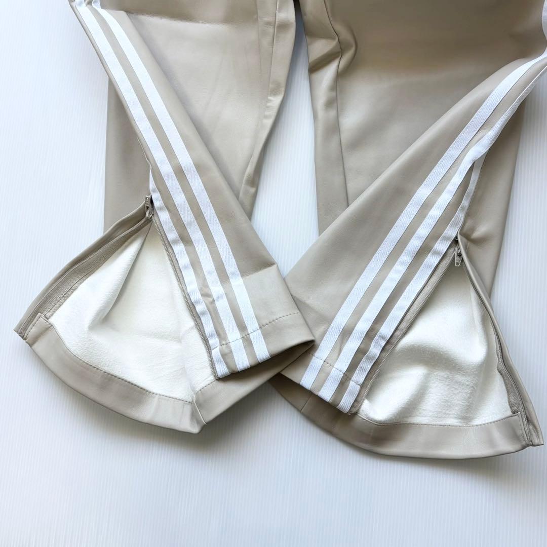 新品　adidas フェイクレザー ファイヤーバード トラックパンツ Lベージュ